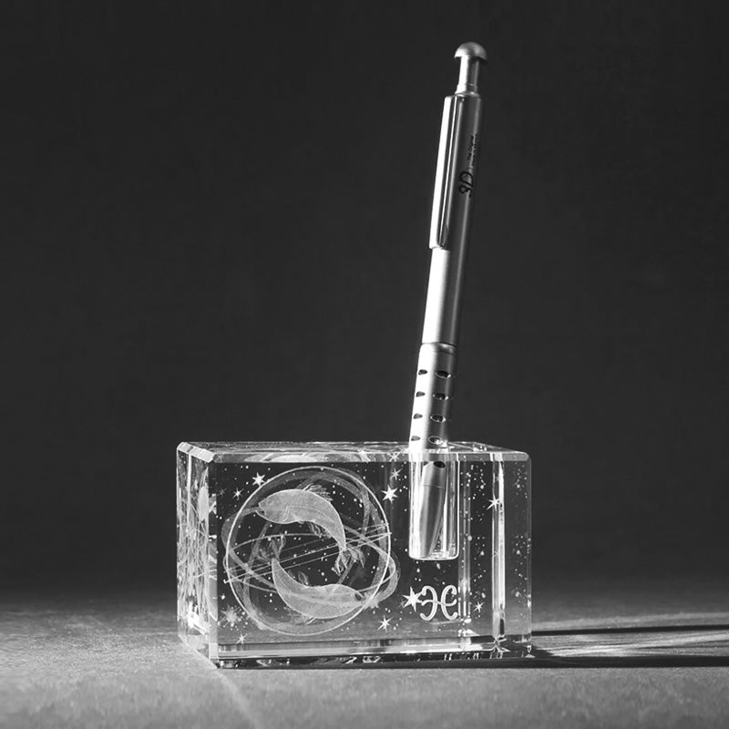 3D Sternzeichen Fische im Stiftehalter aus Glas gelasert. 3D Crystal Kristallglas Motiv