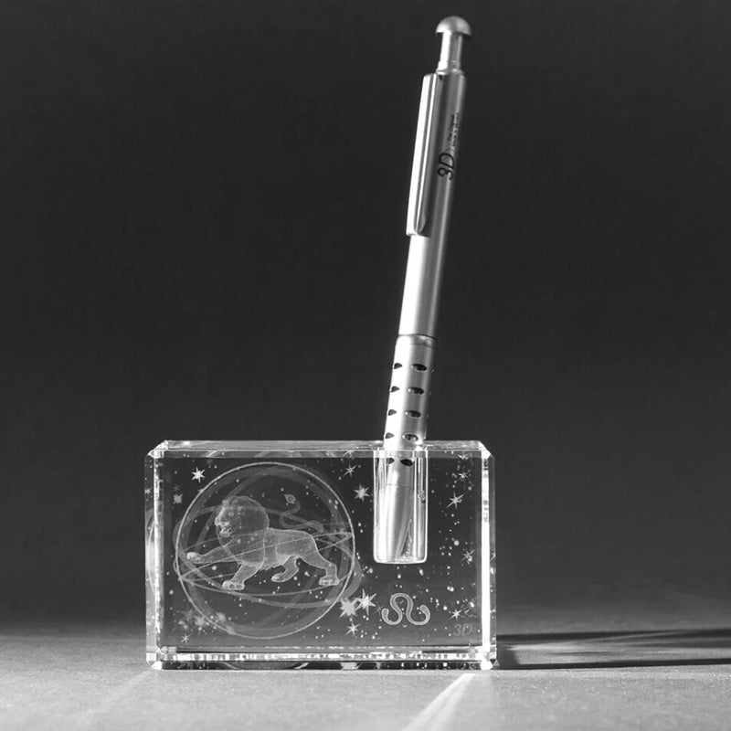 3D Sternzeichen Löwe im Stiftehalter aus Glas gelasert. 3D Crystal Motive in Kristallglas