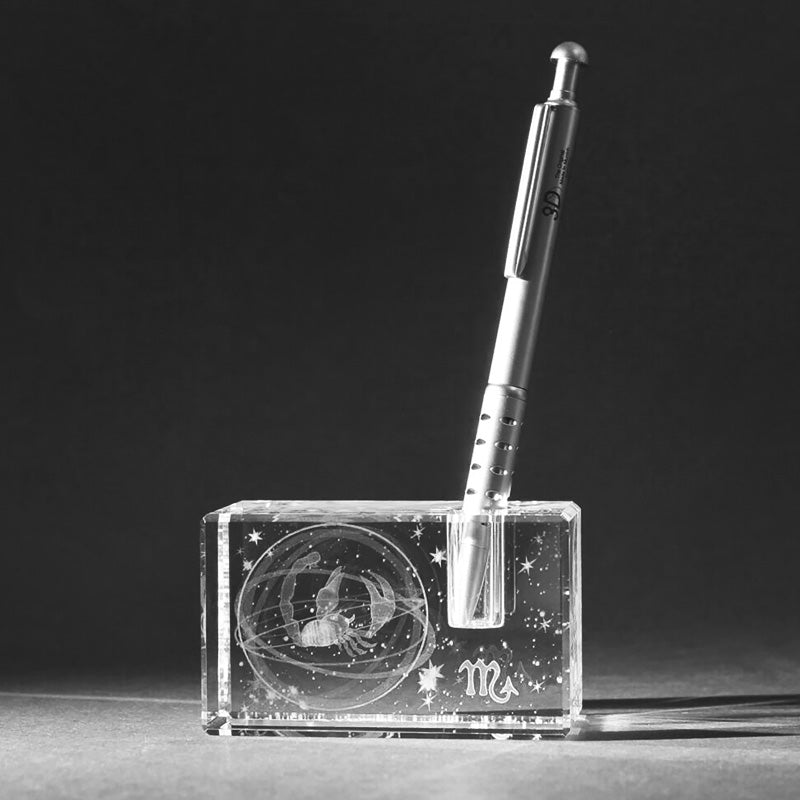 3D Sternzeichen Skorpion im Stiftehalter aus Glas gelasert. 3D Crystal Motive in Kristallglas