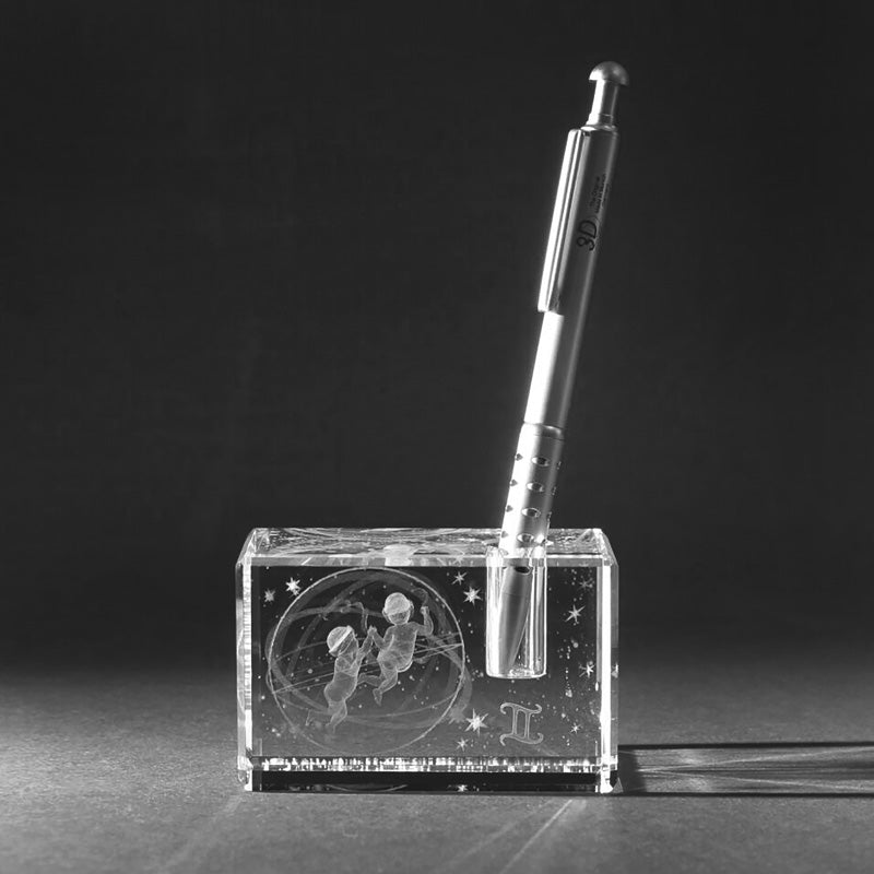 3D Sternzeichen Zwillinge im Stiftehalter aus Glas gelasert. 3D Crystal Motive in Kristallglas