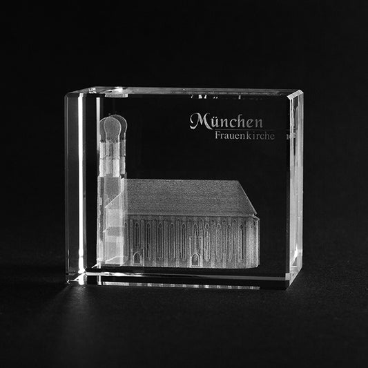 3D Frauenkirche München in Kristall gelasert. Gebäude von 3D Crystal