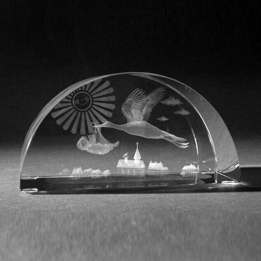3D Laserglas. Storch bringt Baby in 3D Glas gelasert