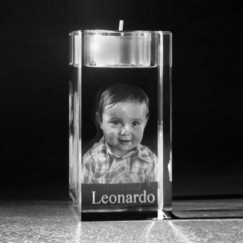 3D Glasfoto Portrait im Kerzenhalter aus Kristall Glas. Gesicht vom Foto in 3D