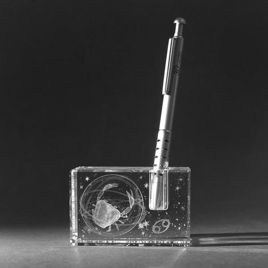 3D Sternzeichen Krebs im Stiftehalter aus Glas gelasert. 3D Crystal Motive in Kristallglas