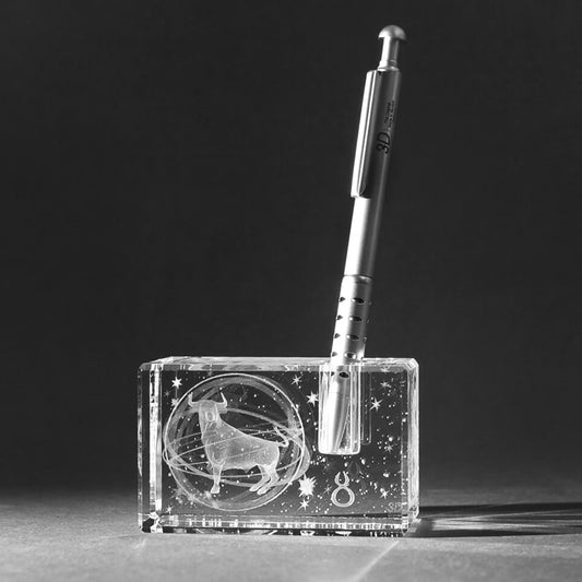 3D Sternzeichen Stier im Stiftehalter aus Glas gelasert. 3D Crystal Kristallglas Motiv