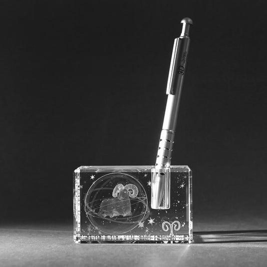 3D Sternzeichen Widder im Stiftehalter aus Glas gelasert. 3D Crystal Kristallglas Motiv