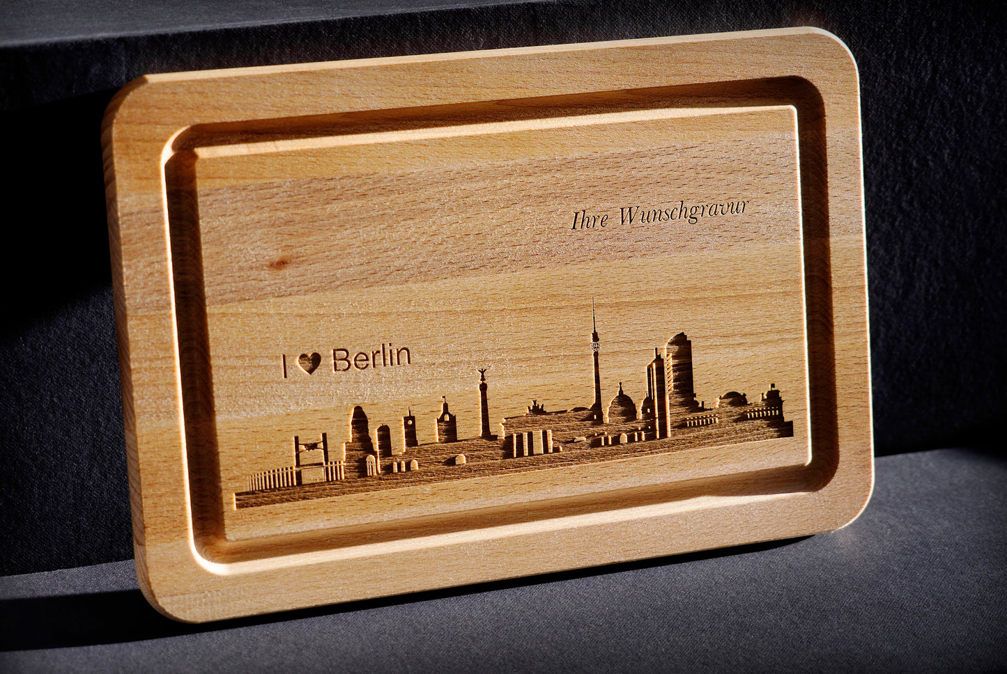 Schneidbrett Buche (29x19,5cm) mit Saftrille und Skyline Lasergravur