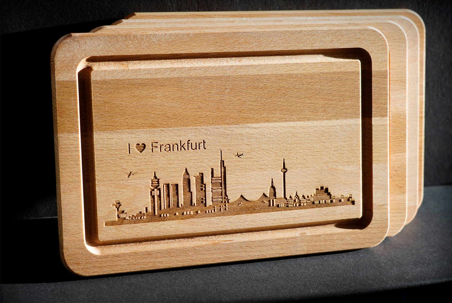 Schneidbrett Buche (29x19,5cm) mit Saftrille und Skyline Lasergravur