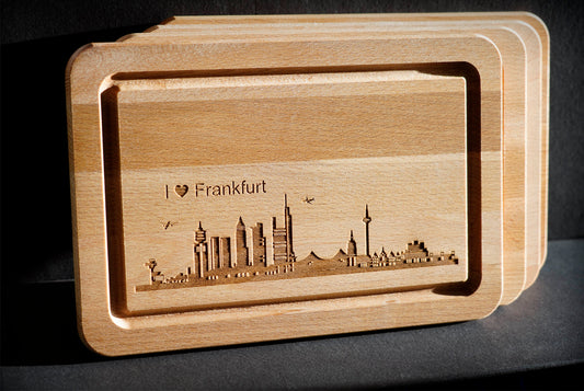 Schneidbrett Buche (29x19,5cm) mit Saftrille und Skyline Lasergravur