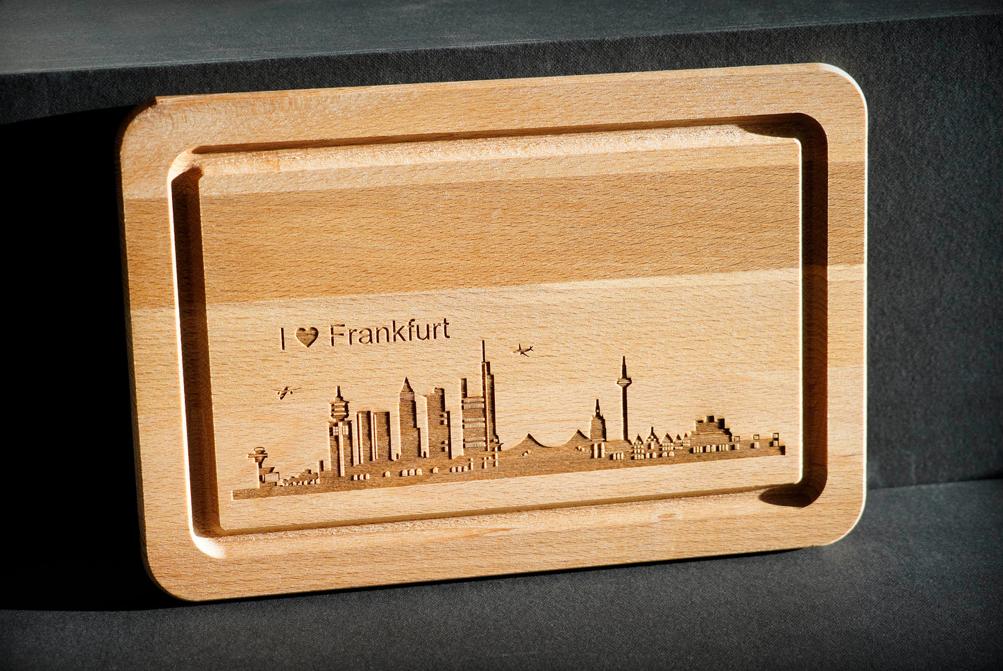 Schneidbrett Buche (29x19,5cm) mit Saftrille und Skyline Lasergravur