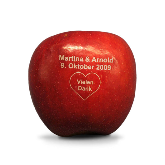 Gravierter Hochzeitsapfel. Laser Apfel als Dankeschön für Gäste vom Brautpaar